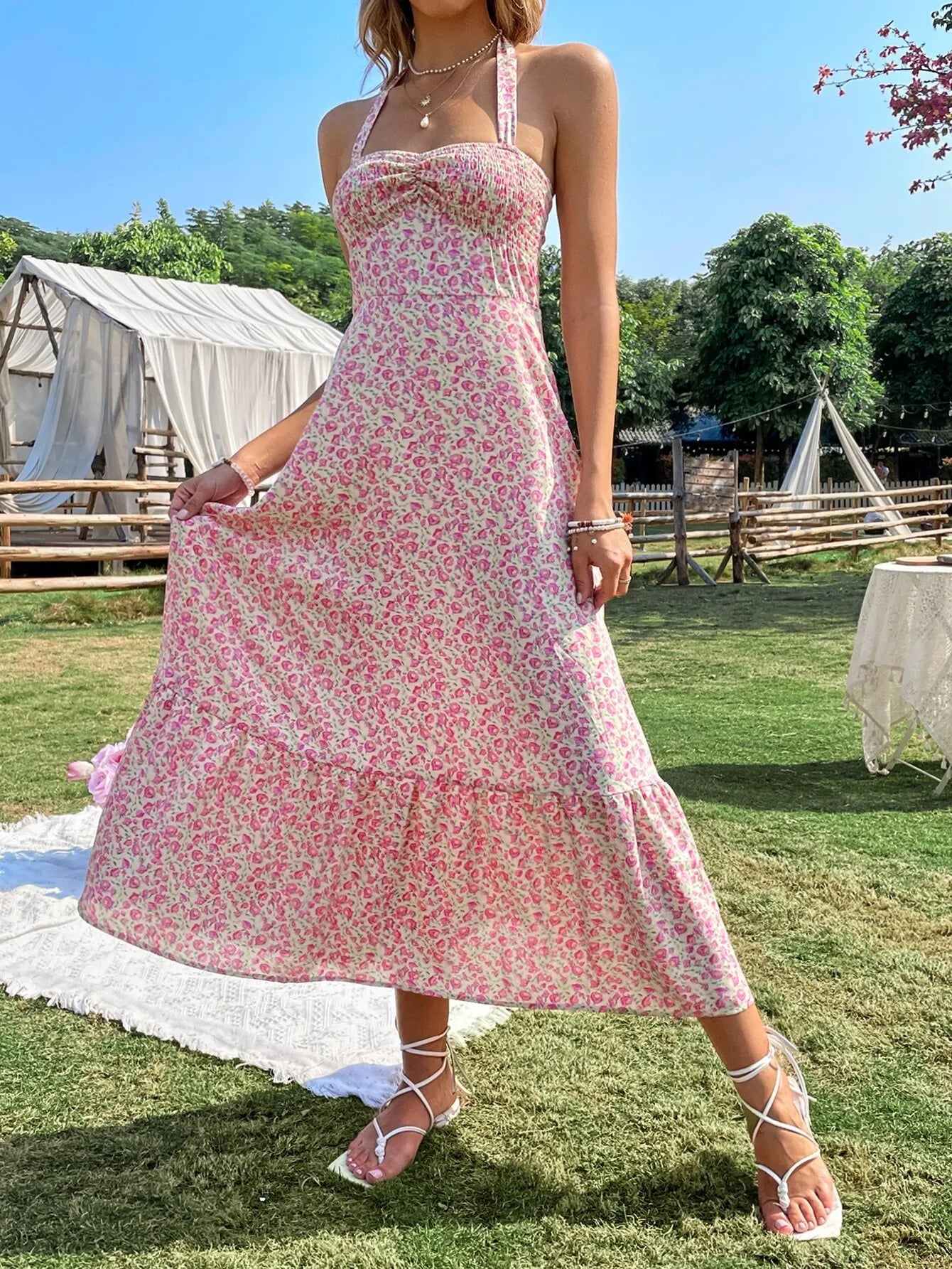 Regina - Mouwloze jurk met halterneklijn