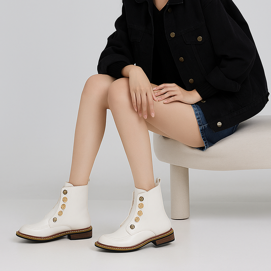 Enkellaarsjes met gouden knoopdetail - Enorie