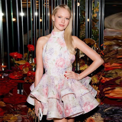 Valeria - Bedrukte korte jurk met open rug en halterneklijn