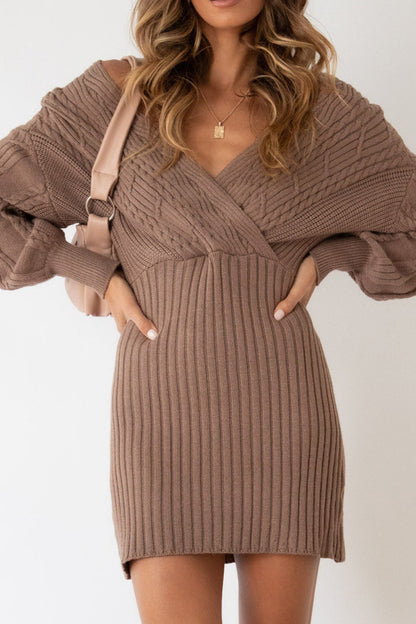 Gebreide damesjurk met gekruiste halslijn - Ragnheidr