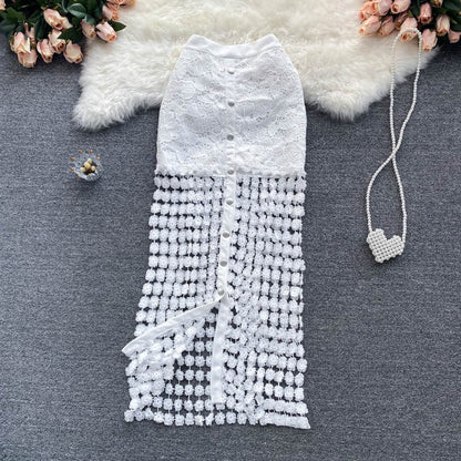 Lange damesrok in kant met bloemendetails en knopen recht model - Solène